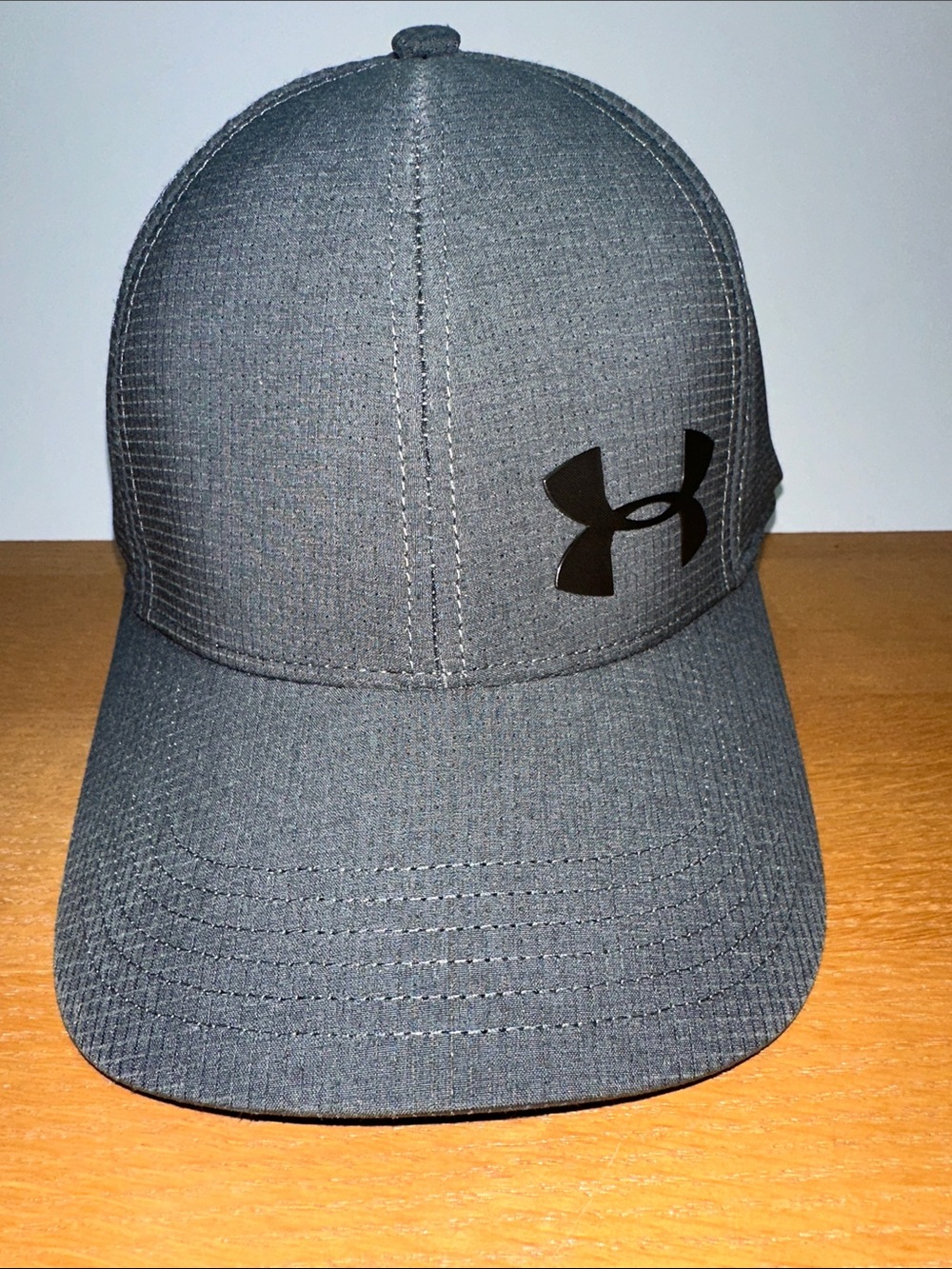 Under Armour Men's Gray Logo Baseball Cap